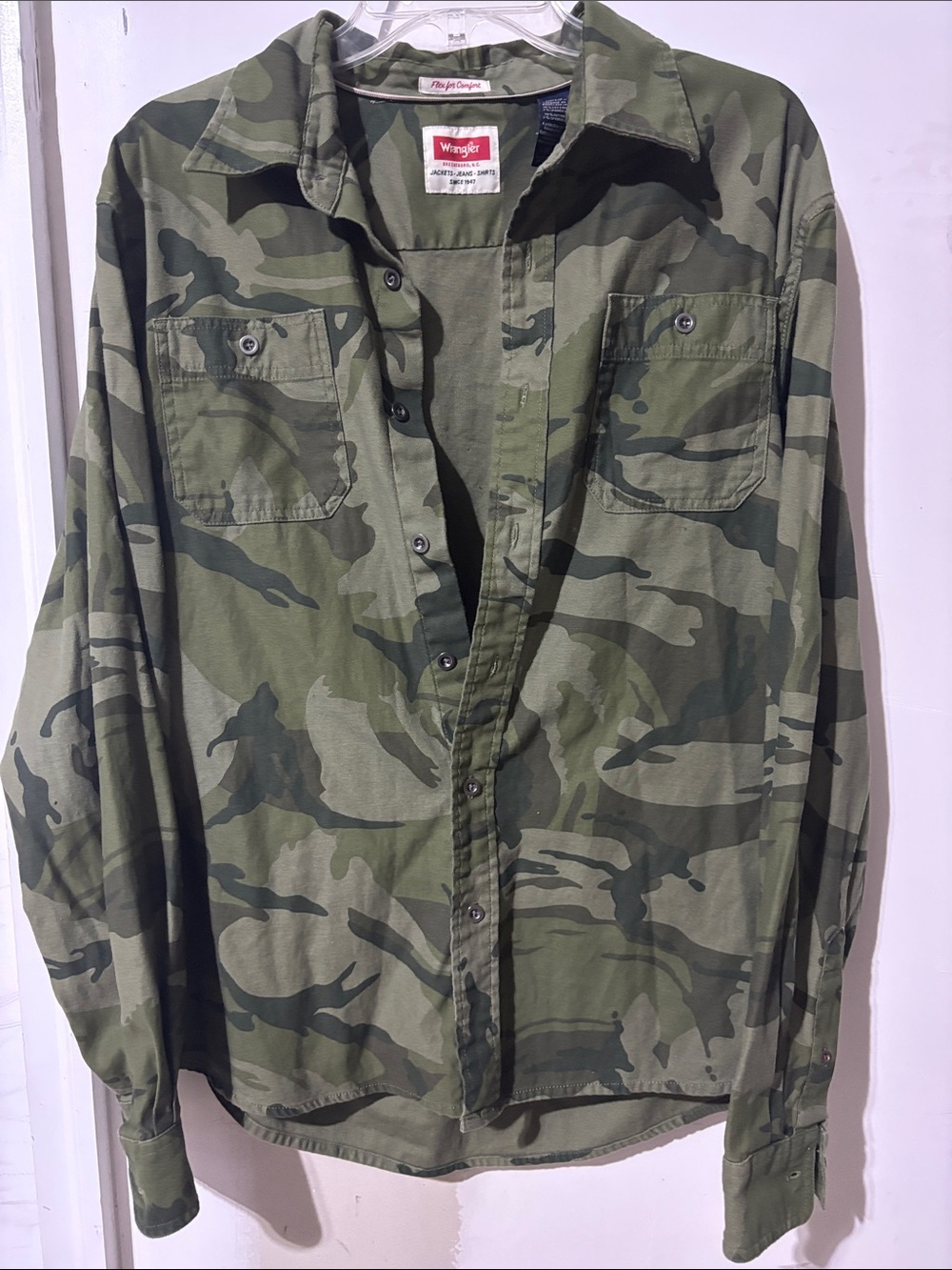 Wrangler Men's Olive Green Camo Button-Down Shirt Size L